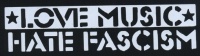 Zádovka LOVE MUSIC HATE FASCISM nápis